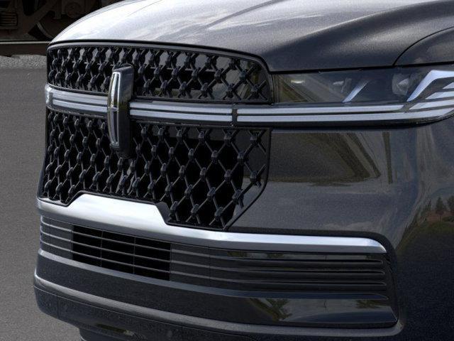Photo of 2025 Infinite Black Metallic Clearcoat Lincoln Navigator