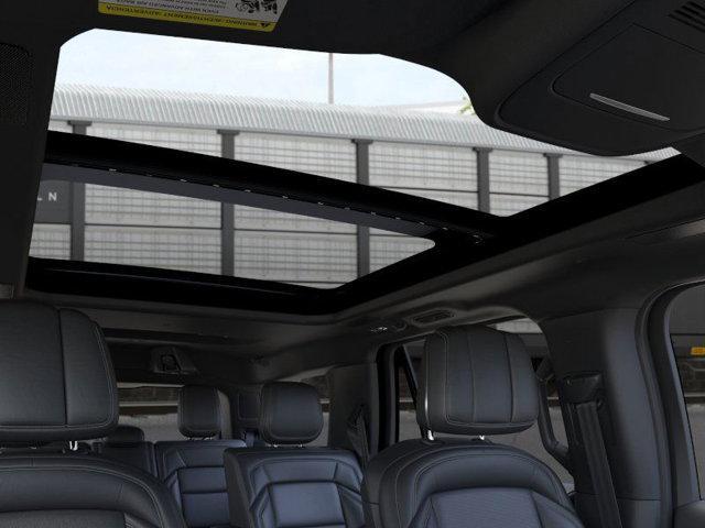 Photo of 2025 Infinite Black Metallic Clearcoat Lincoln Navigator