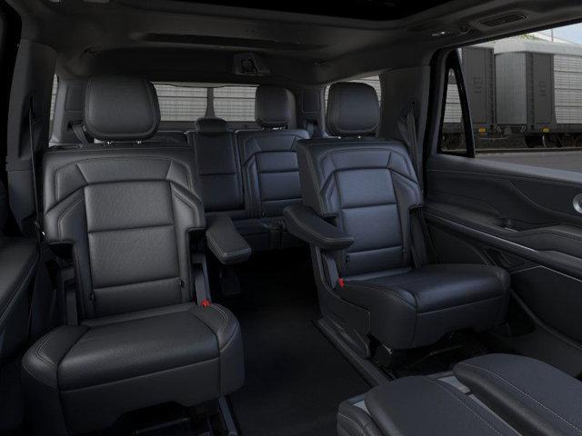 Photo of 2025 Infinite Black Metallic Clearcoat Lincoln Navigator