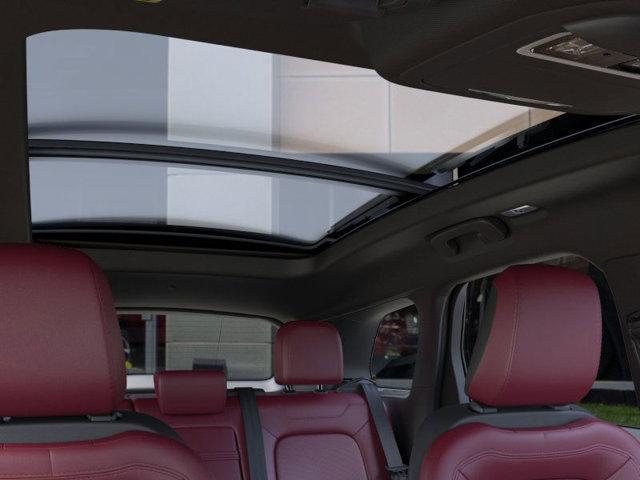 Photo of 2023 Pristine White Metallic Tri-Coat Lincoln Corsair