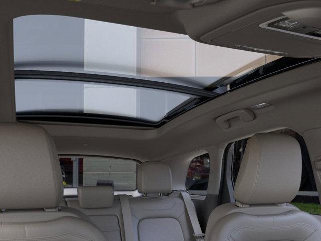Photo of 2024 Silver Radiance Metallic Clearcoat Lincoln Corsair