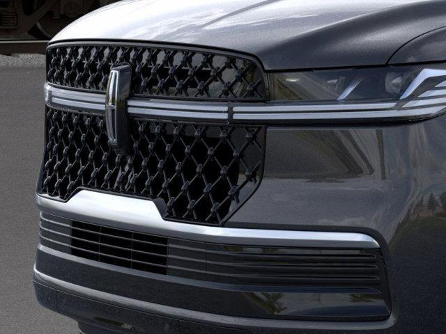 Photo of 2025 Starlight Gray Premium Colorant Lincoln Navigator