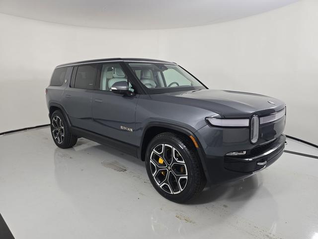 Photo of 2024 El Cap Granite Rivian R1S