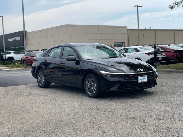 Photo of 2025 Black Hyundai ELANTRA HEV