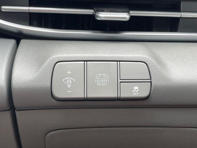 Photo of 2025 Black Hyundai ELANTRA HEV