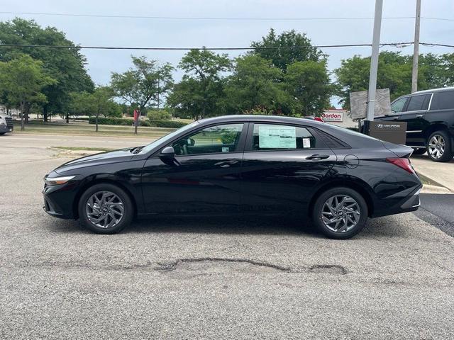 Photo of 2025 Black Hyundai ELANTRA HEV