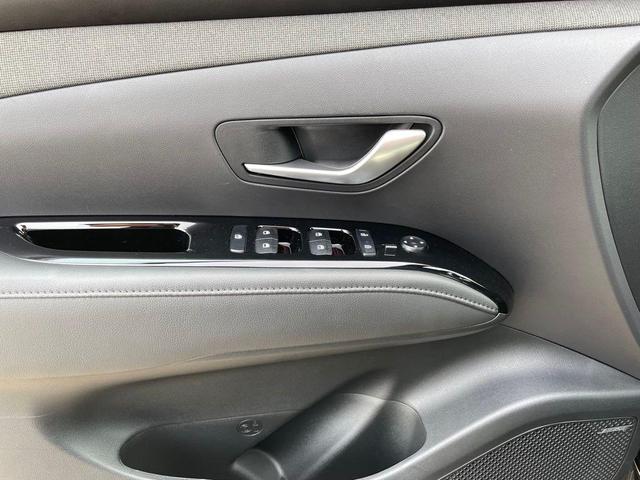 Photo of 2024 Phantom Black Hyundai SANTA CRUZ