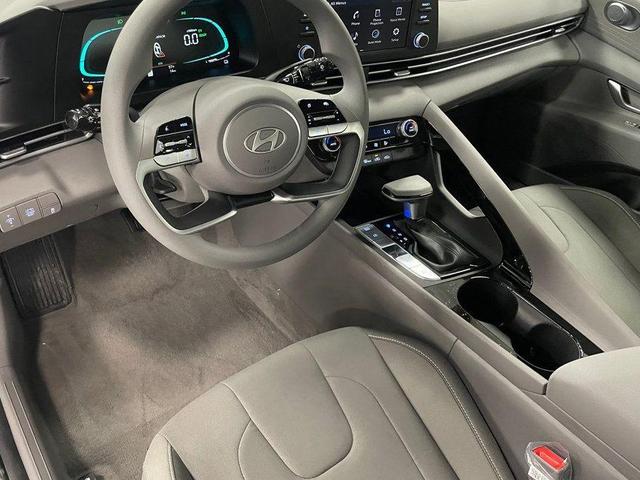 Photo of 2025 Black Hyundai ELANTRA HEV
