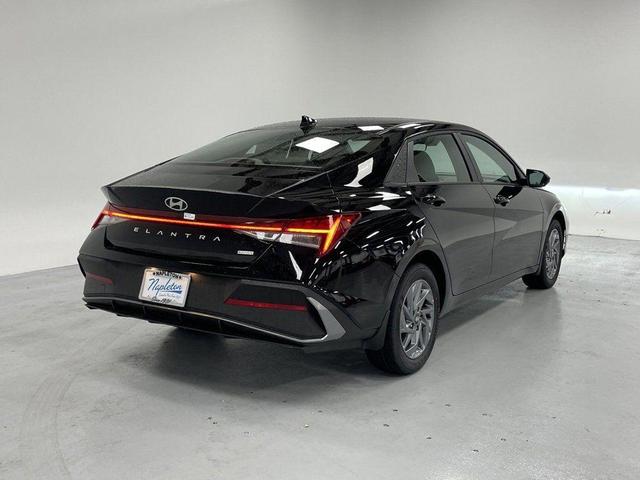 Photo of 2025 Black Hyundai ELANTRA HEV