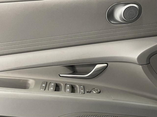 Photo of 2025 Black Hyundai ELANTRA HEV