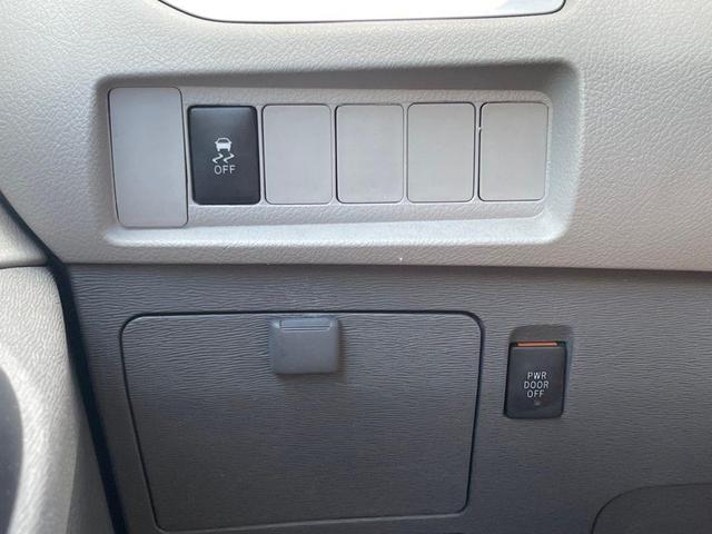 Photo of 2015 Silver Sky Metallic Toyota Sienna