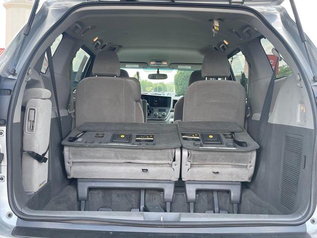 Photo of 2015 Silver Sky Metallic Toyota Sienna