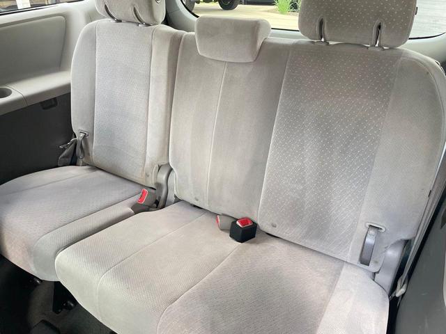 Photo of 2015 Silver Sky Metallic Toyota Sienna