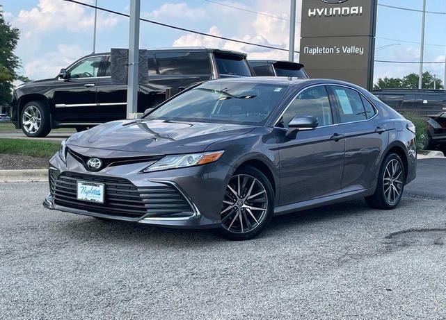 Photo of 2023 Gray Toyota Camry