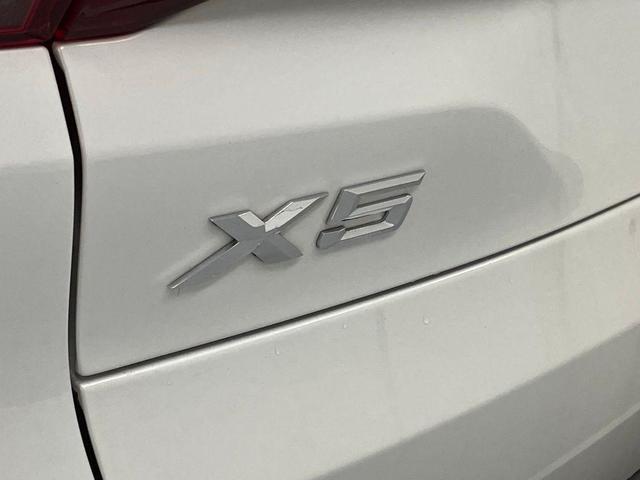 Photo of 2021 Mineral White Metallic BMW X5