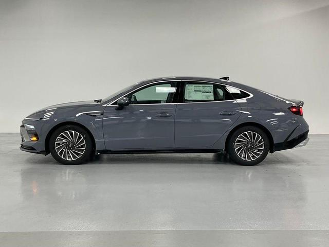 Photo of 2025 Blue Hyundai SONATA Hybrid