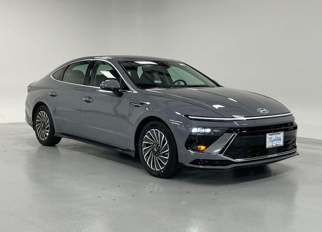 Photo of 2025 Blue Hyundai SONATA Hybrid