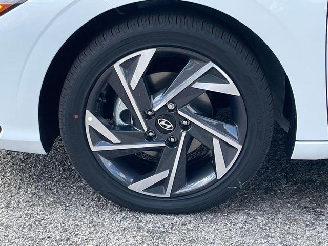 Photo of 2025 White Hyundai ELANTRA HEV