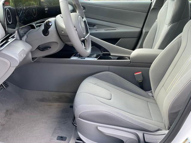 Photo of 2025 White Hyundai ELANTRA HEV