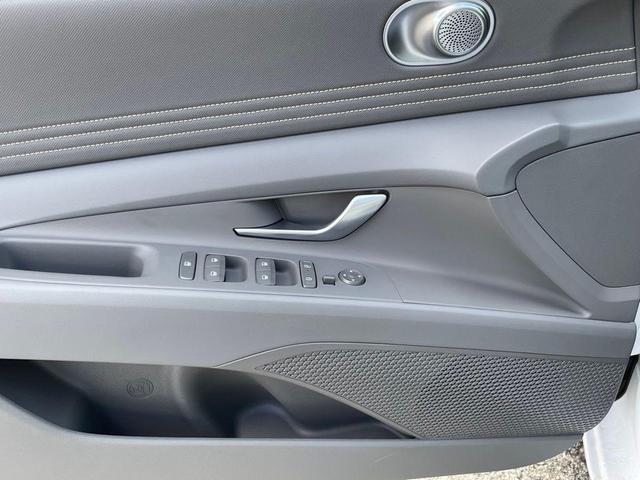 Photo of 2025 White Hyundai ELANTRA HEV