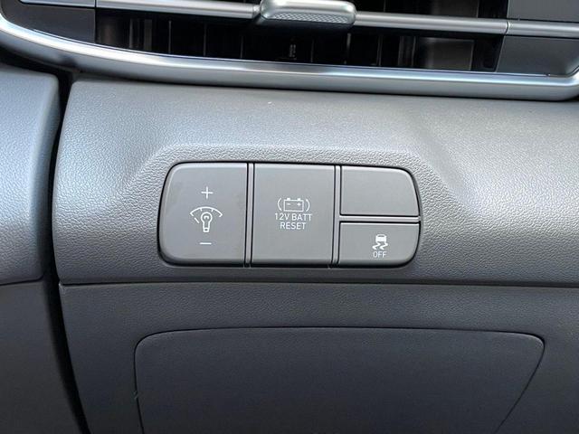 Photo of 2025 White Hyundai ELANTRA HEV