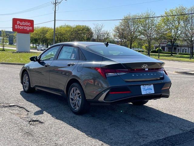 Photo of 2025 Amazon Gray Hyundai ELANTRA HEV
