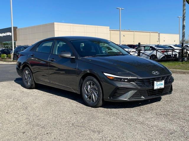 Photo of 2025 Amazon Gray Hyundai ELANTRA HEV