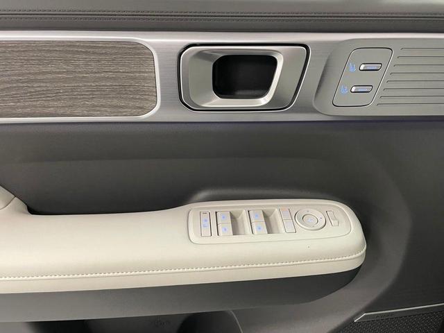 Photo of 2025 Phantom Black Hyundai SANTA FE HEV