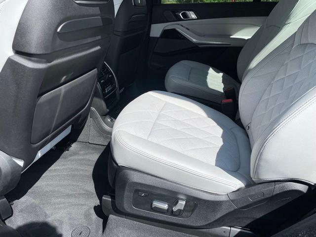 Photo of 2024 Skyscraper Gray Metallic BMW X7