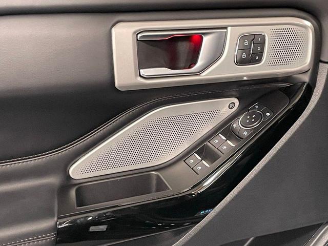 Photo of 2022 Black Metallic Ford Explorer