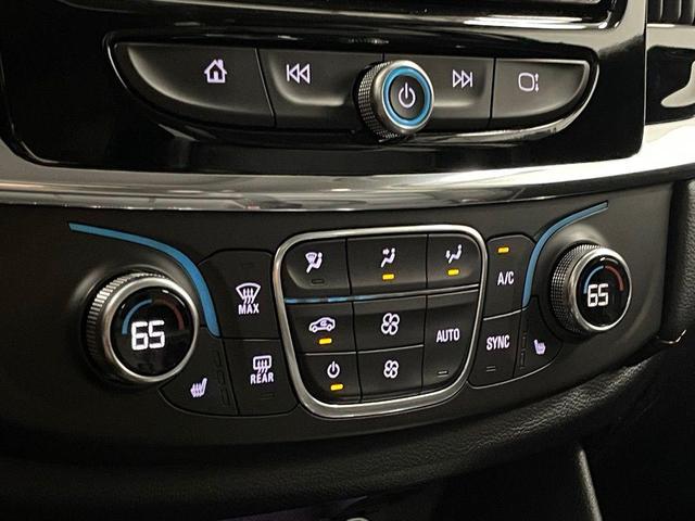 Photo of 2018 Iridescent Pearl Tricoat Chevrolet Traverse
