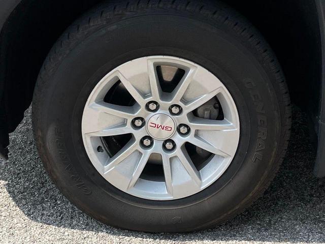 Photo of 2023 Summit White GMC Sierra 1500