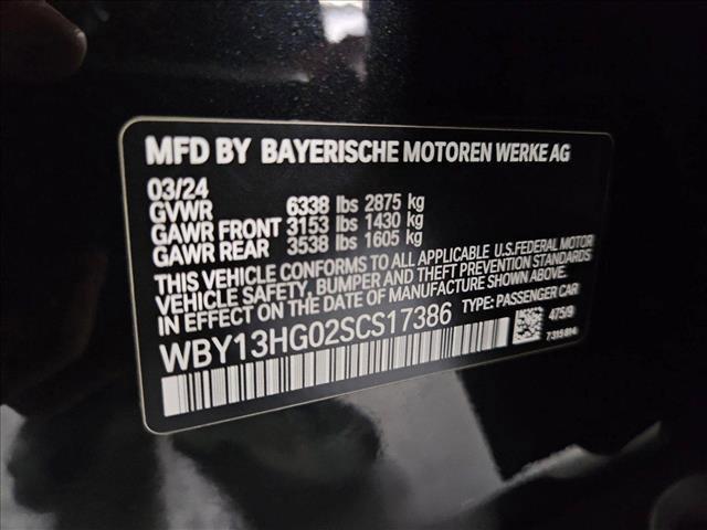 Photo of 2025 Black Sapphire Metallic BMW i5