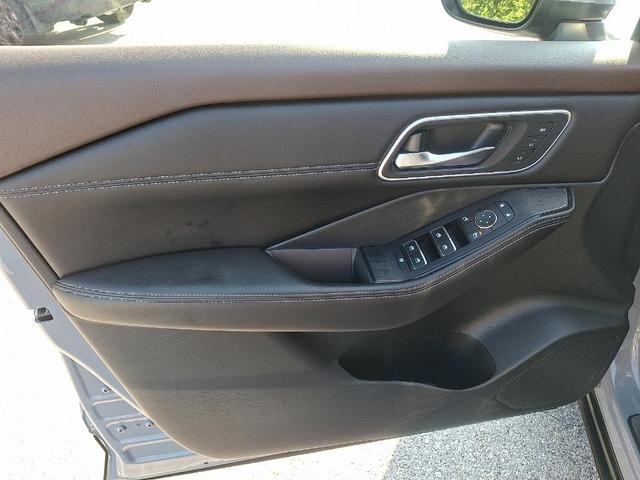 Photo of 2023 Boulder Gray Pearl Nissan Rogue