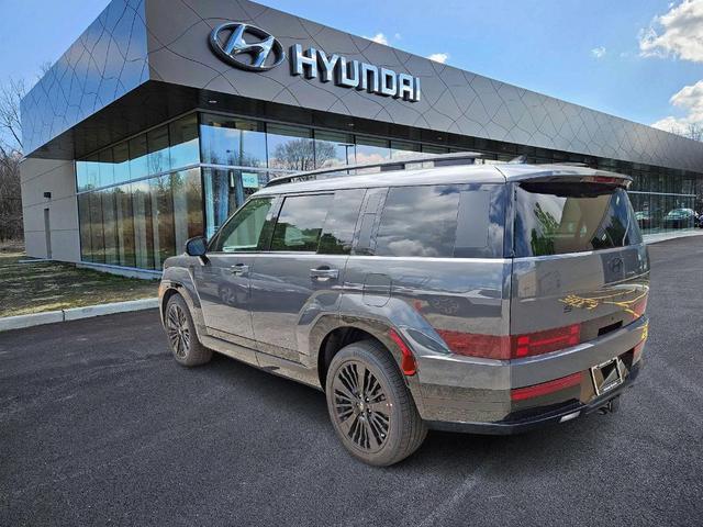 Photo of 2025 Gray Hyundai SANTA FE HEV