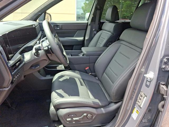 Photo of 2025 Gray Hyundai SANTA FE HEV