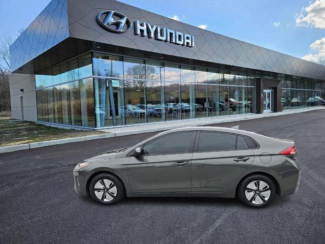 Photo of 2022 Amazon Gray Hyundai IONIQ Hybrid