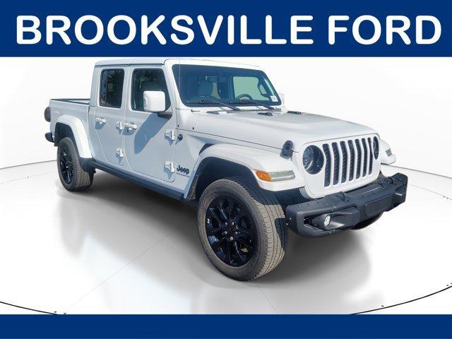 Photo of 2023 Bright White Clearcoat Jeep Gladiator