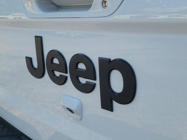 Photo of 2023 Bright White Clearcoat Jeep Gladiator