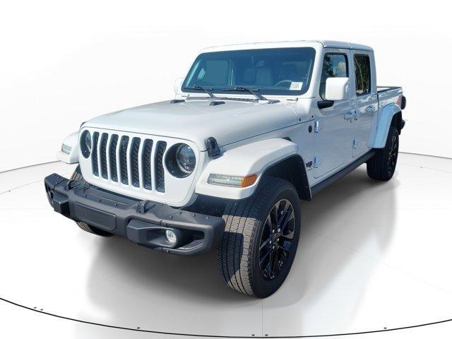 Photo of 2023 Bright White Clearcoat Jeep Gladiator