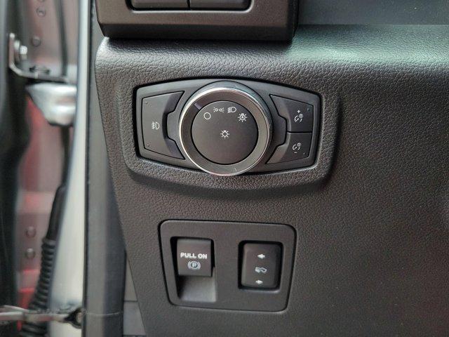 Photo of 2020 Iconic Silver Metallic Ford Expedition