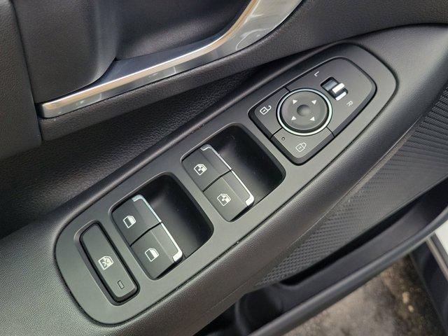 Photo of 2023 White Hyundai SONATA