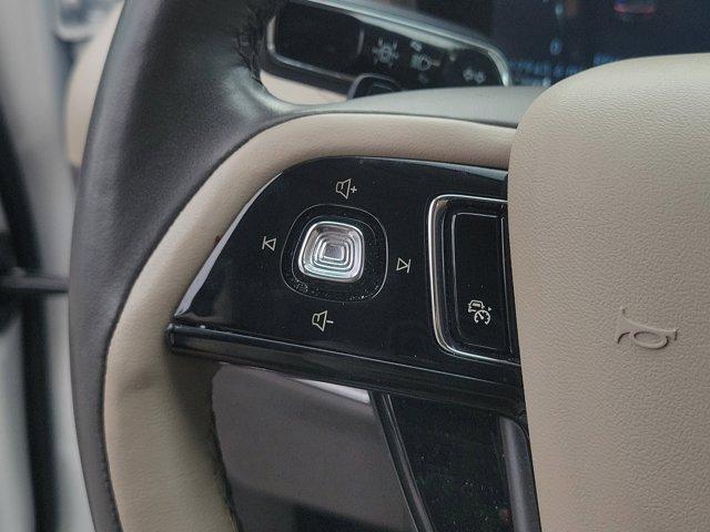 Photo of 2023 Pristine White Lincoln Corsair