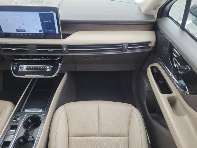 Photo of 2023 Pristine White Lincoln Corsair
