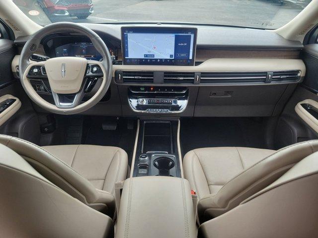Photo of 2023 Pristine White Lincoln Corsair
