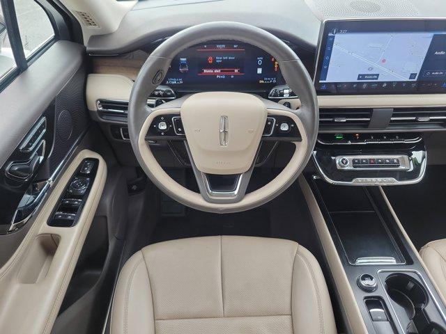 Photo of 2023 Pristine White Lincoln Corsair