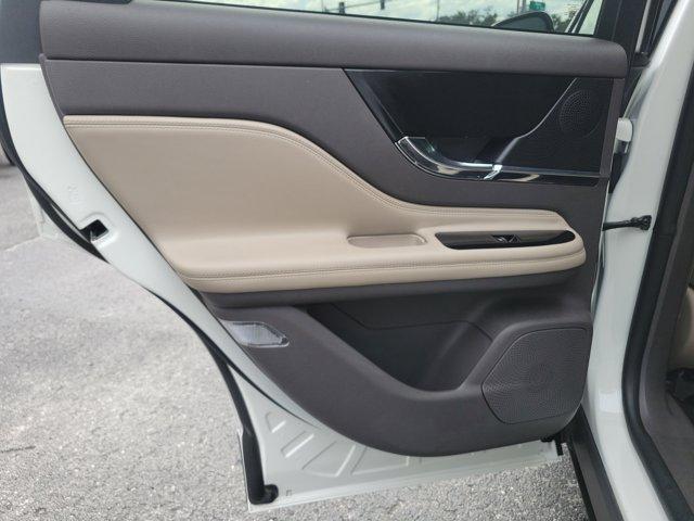 Photo of 2023 Pristine White Lincoln Corsair