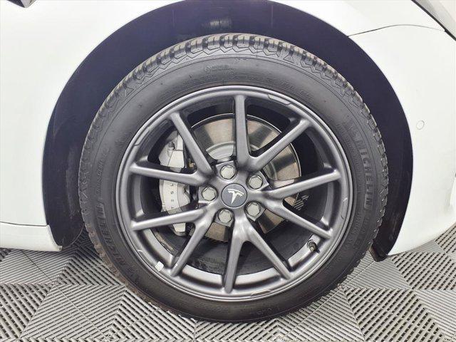 Photo of 2018 Pearl White Tesla Model 3