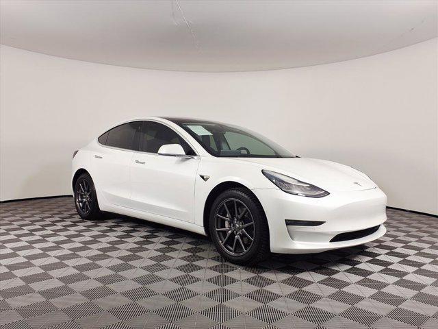 Photo of 2018 Pearl White Tesla Model 3