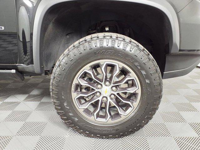 Photo of 2022 Black Chevrolet Colorado